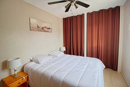 Chambre parentale avec dressing et ventilateur plafonnier - Lit de 160 x 200